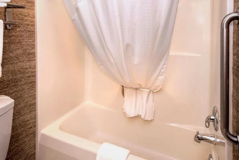 Holiday Inn Express & Suites Bucyrus By IHG - Featured hot tub
