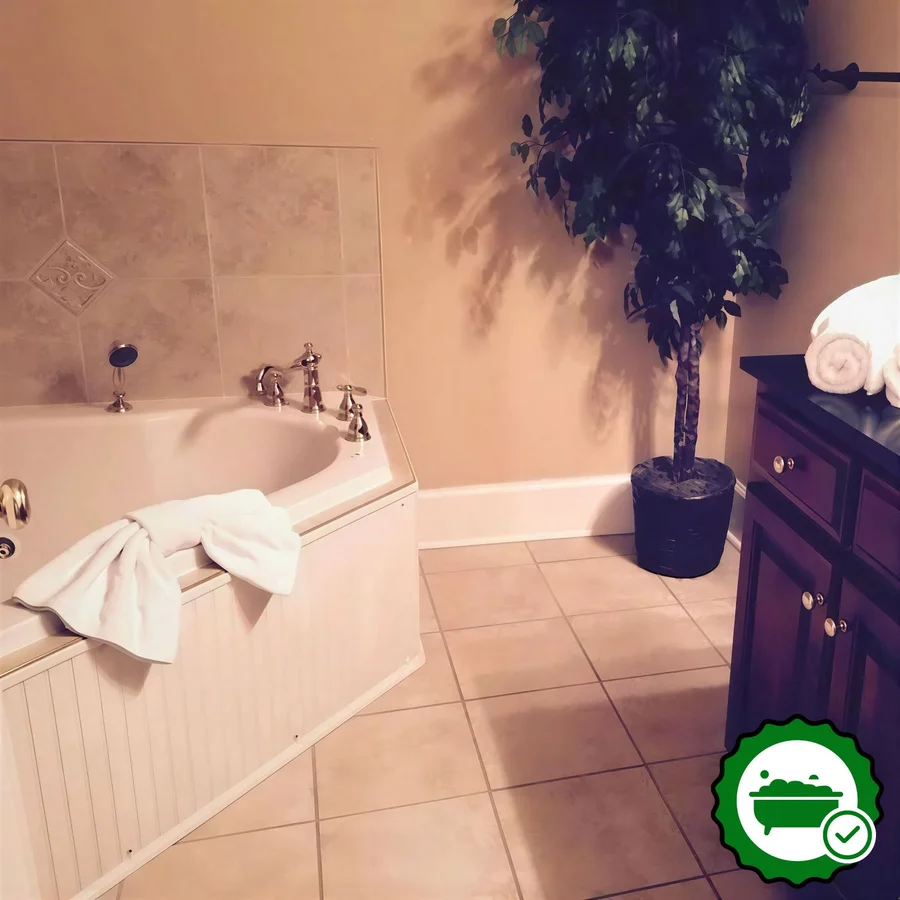 The Woodford Inn - Verified Jacuzzi In-Room