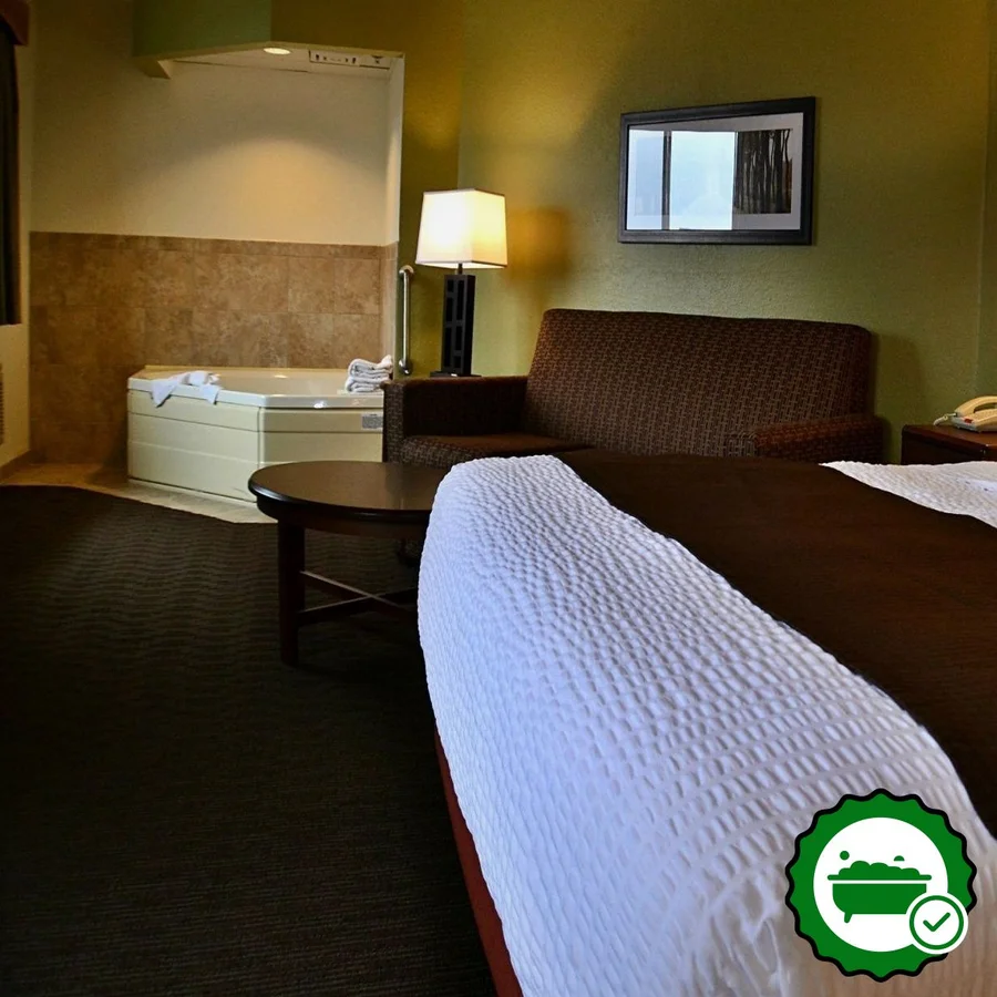 AmericInn by Wyndham Calumet - Verified Jacuzzi In-Room