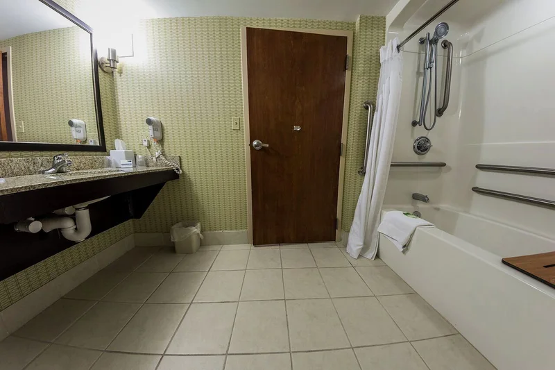 Holiday Inn Express & Suites Winchester, an IHG hotel - Featured hot tub