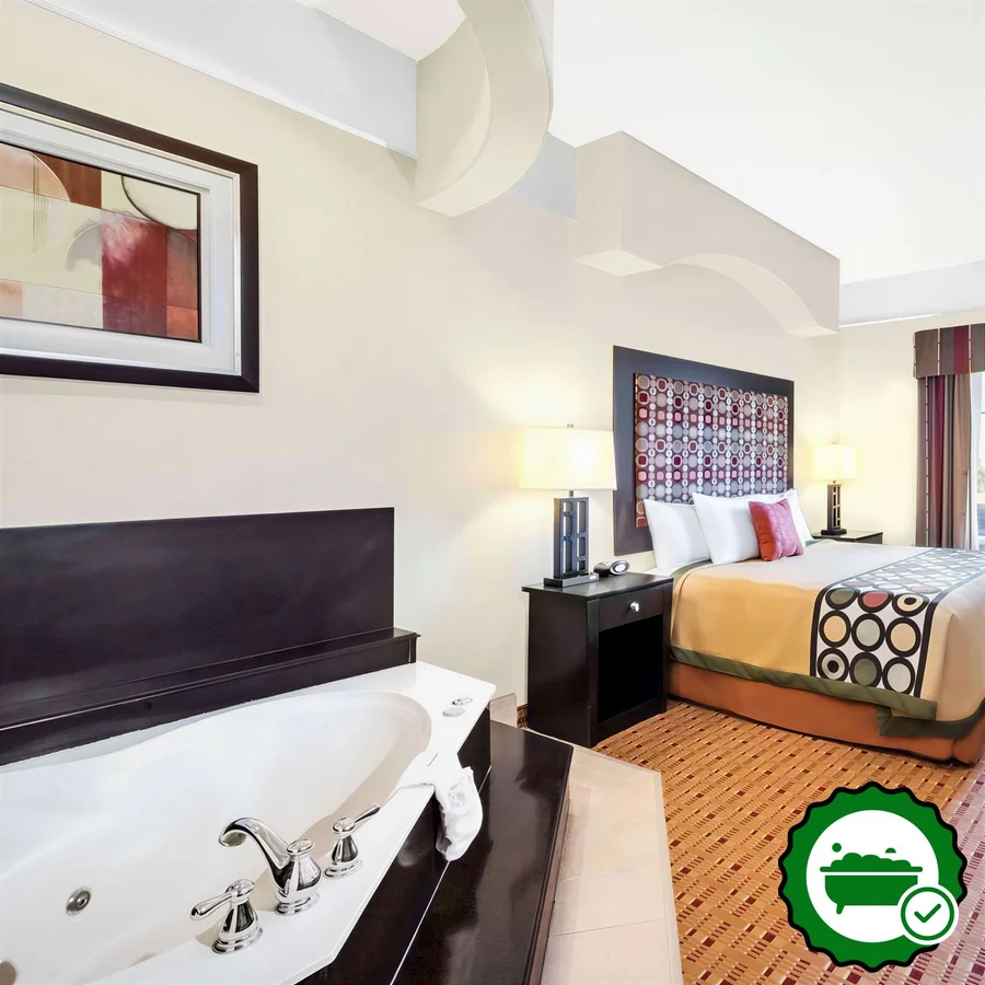 Super 8 by Wyndham Hidalgo/McAllen Area - Verified Jacuzzi In-Room