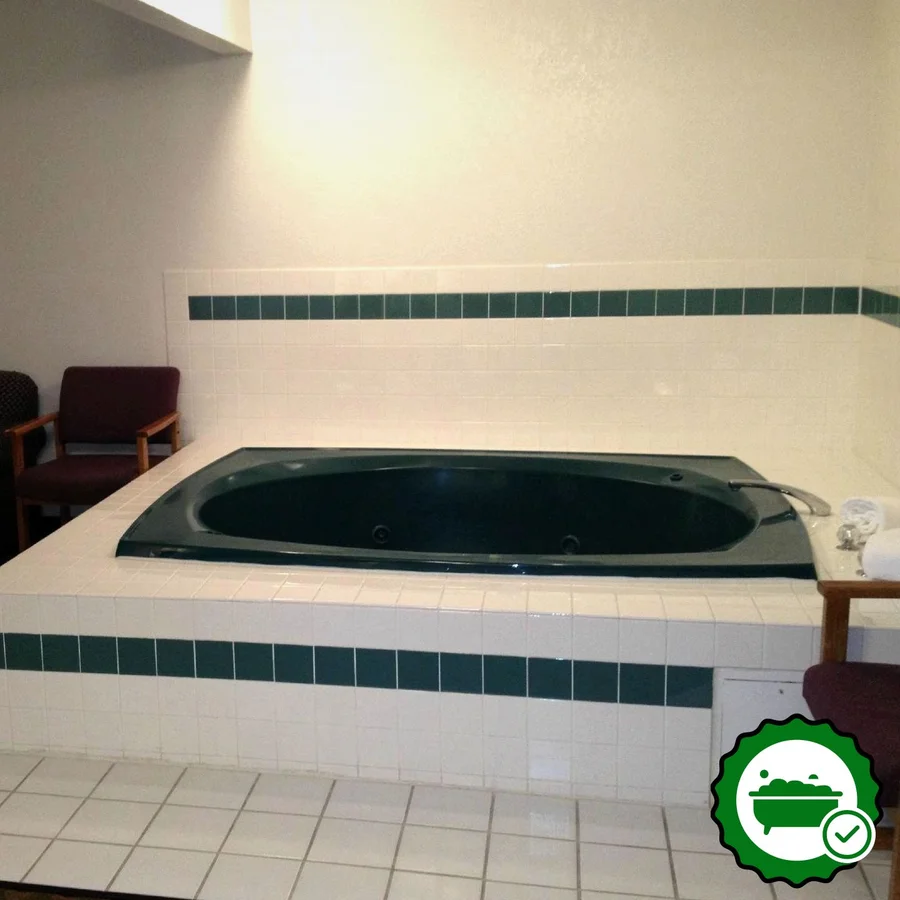 Rodeway Inn - Verified Jacuzzi In-Room