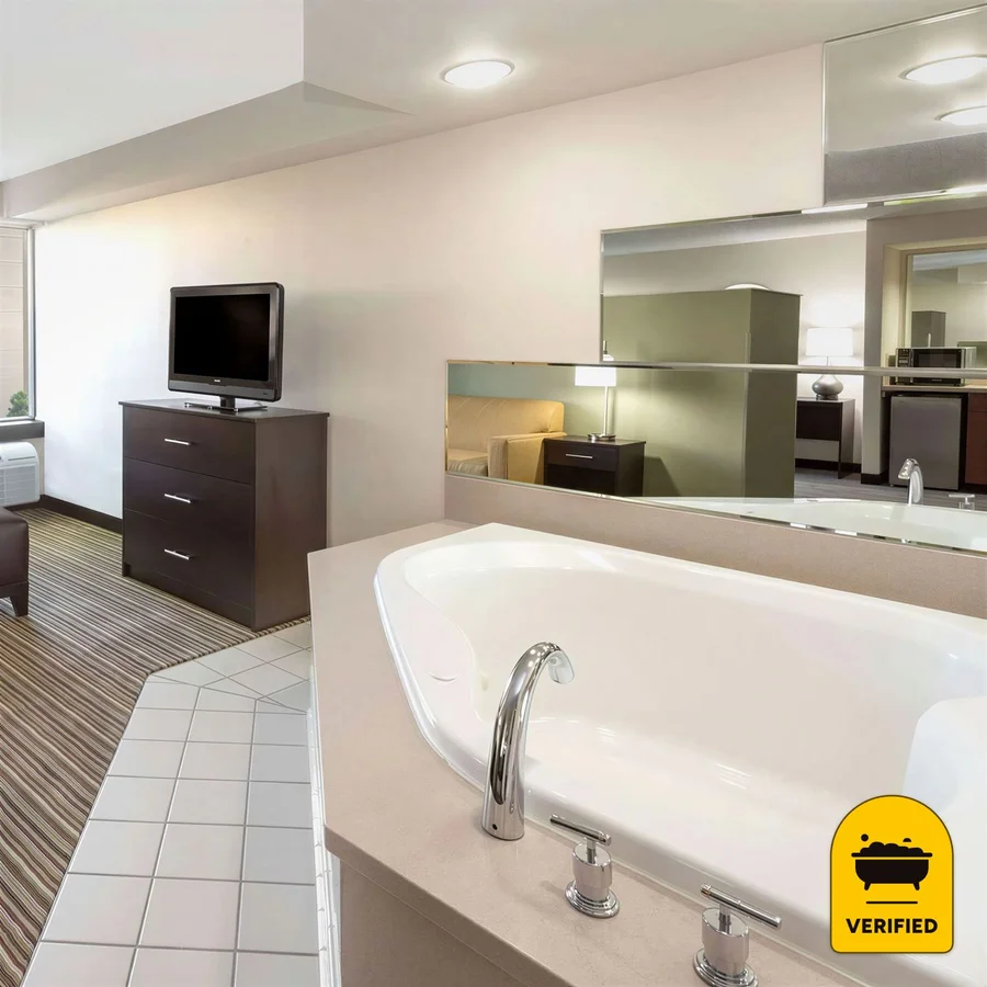 Super 8 by Wyndham Madison South, the water at Madison