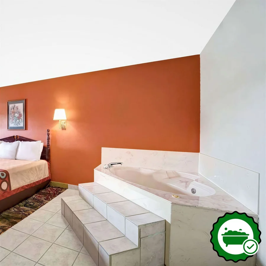 Super 8 by Wyndham Dallas South - Verified Jacuzzi In-Room