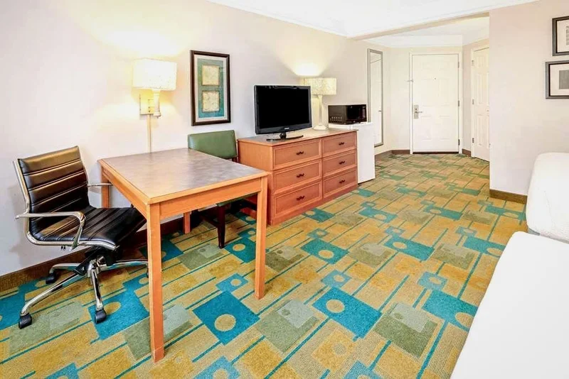 La Quinta Inn & Suites by Wyndham Salt Lake City Airport - Guest Room image