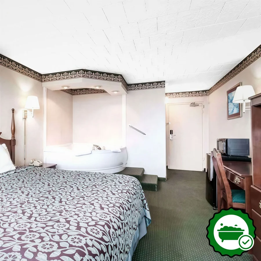 Days Inn by Wyndham Tannersville - Verified Jacuzzi In-Room