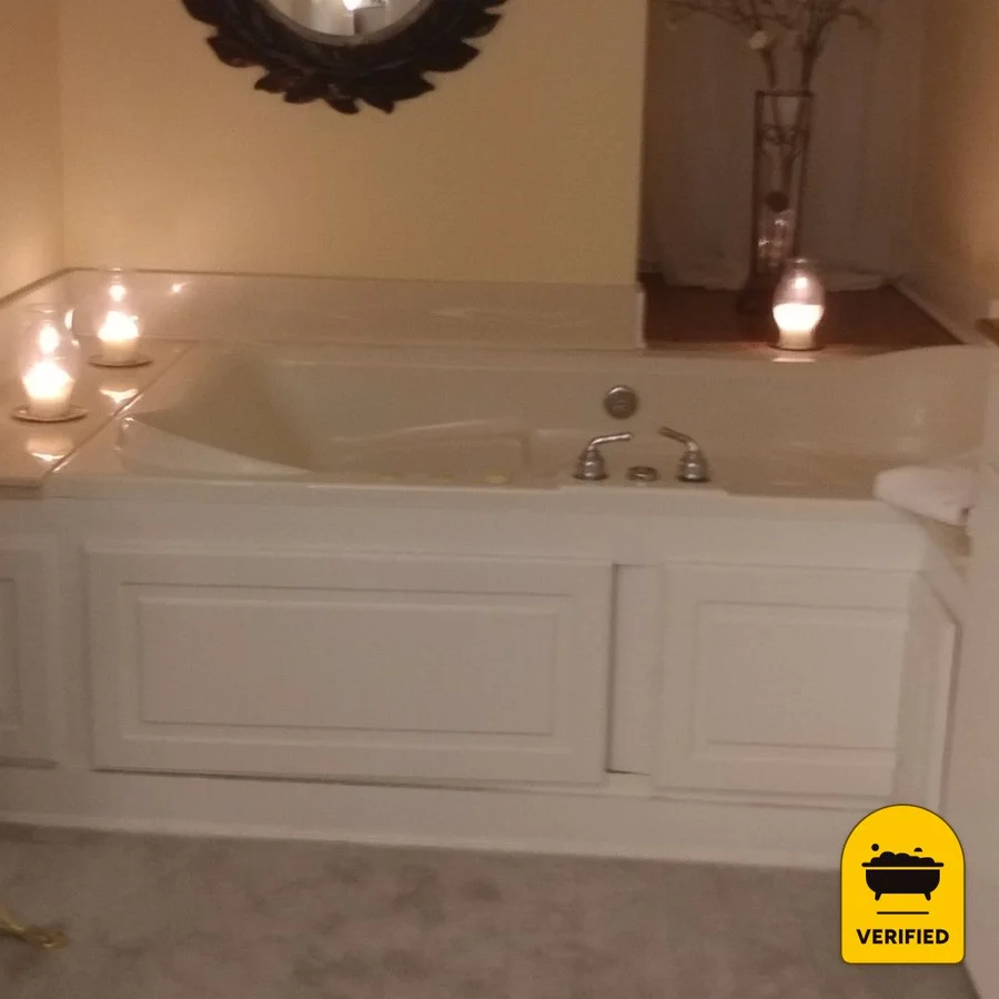 Inner Banks Inn: the Granville Jetted Tub King Suite in Edenton, NC