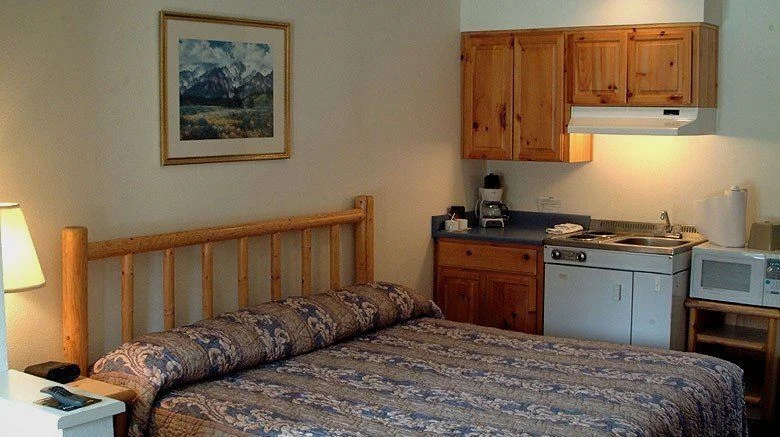 Edgewater Inn - Guest Room image