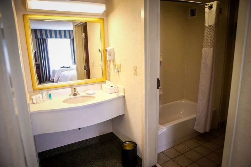 Hampton Inn & Suites Springfield-Southwest - Featured hot tub
