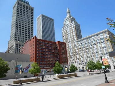 Hotels with in-room Jacuzzi in Tulsa