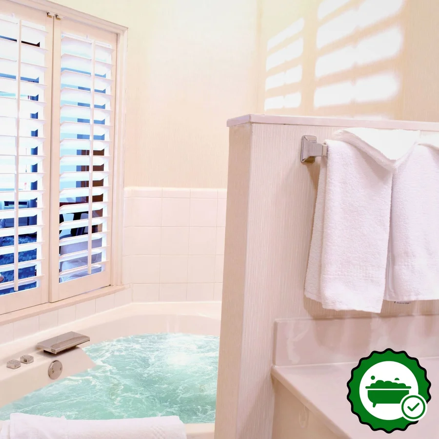 Fairfield Inn & Suites Indianapolis East - Verified Jacuzzi In-Room