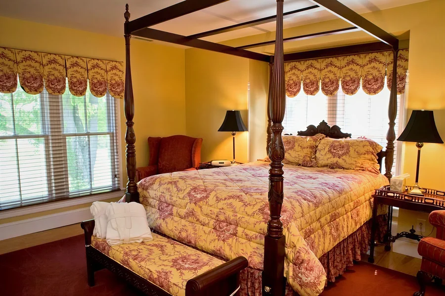 George Brooks House Bed & Breakfast - Guest Room image