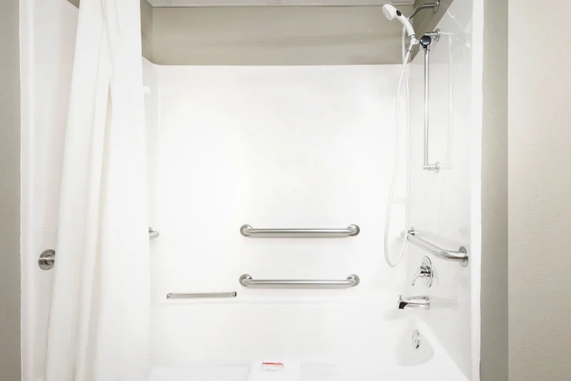 Super 8 by Wyndham Chanute - Featured hot tub