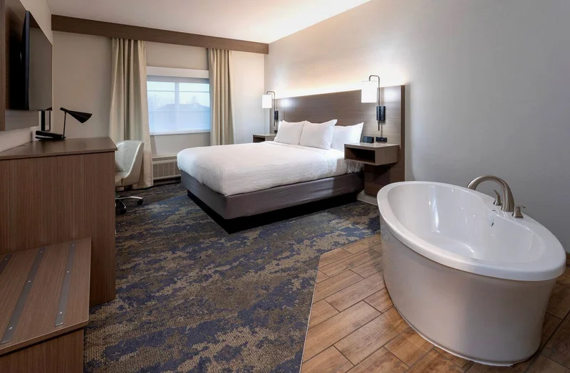 GrandStay Hotel & Suites Algona - Featured hot tub