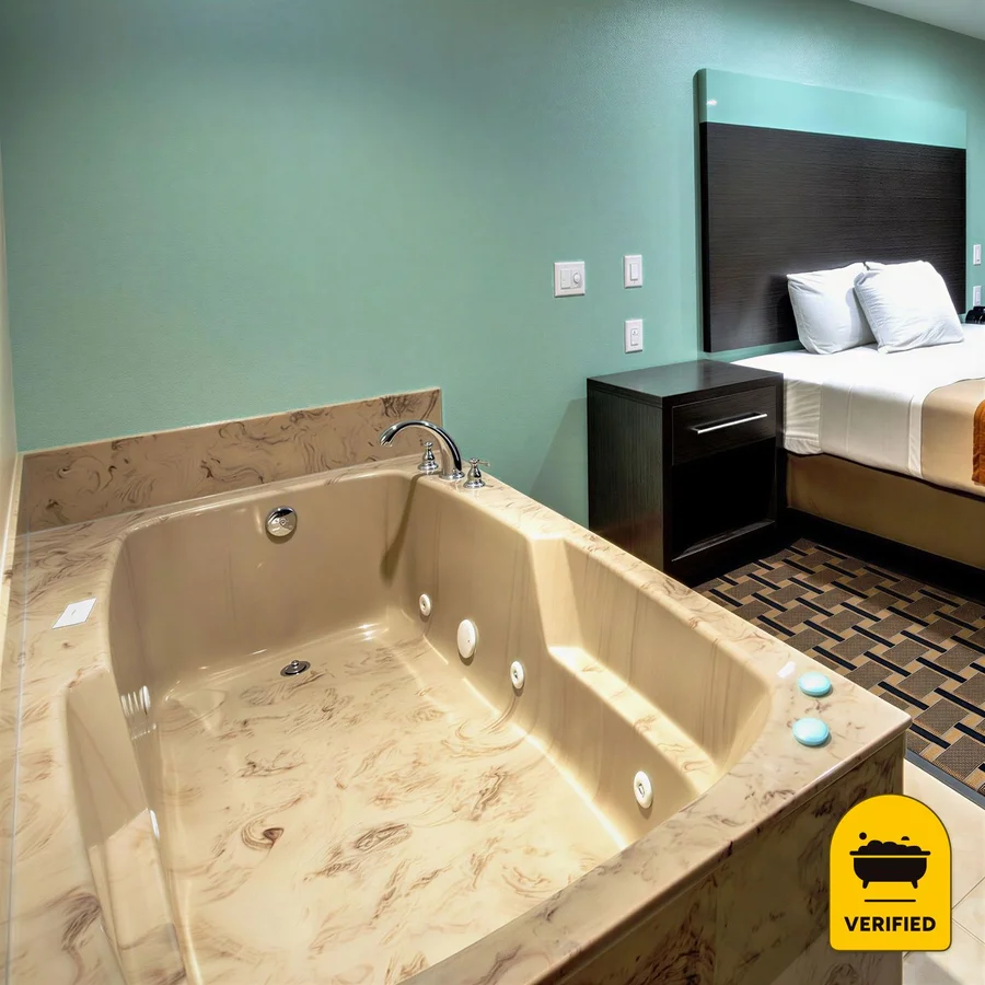 Scottish Inns White Settlement: the King Spa Bath Room in White Settlement, TX