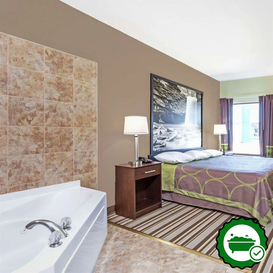 Super 8 by Wyndham Midlothian/Richmond Area - Verified Jacuzzi In-Room
