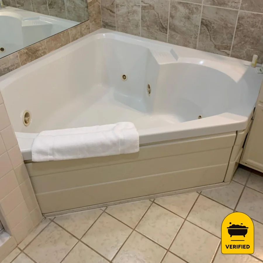 McCoy's Inn: the Spa Bath Suite in Ripley, WV