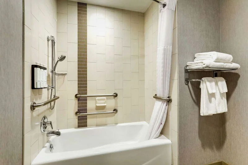 Hyatt Place St. Louis/Chesterfield - Featured hot tub