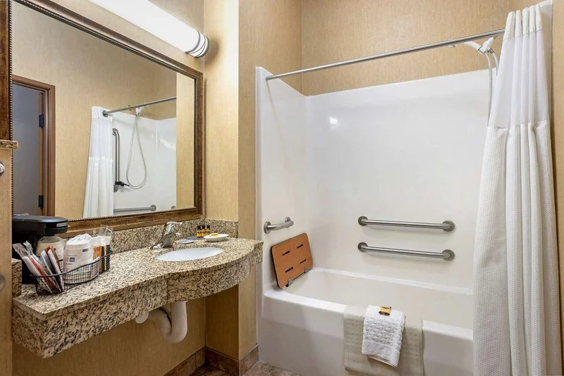 Best Western Plus Capital Inn - Featured hot tub
