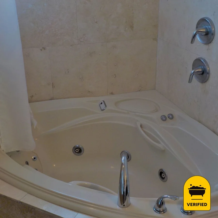 Sunnyside Inn Bed and Breakfast: the Jean King Whirlpool Suite in Sunnyside, WA