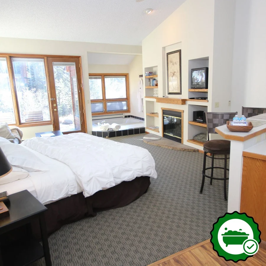 Boulder Brook on Fall River - Verified Jacuzzi In-Room