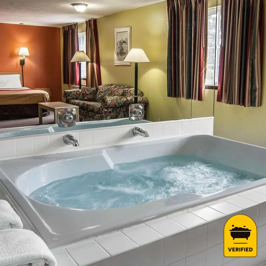 Rodeway Inn Willamette River: the King Whirlpool Suite in Corvallis, OR