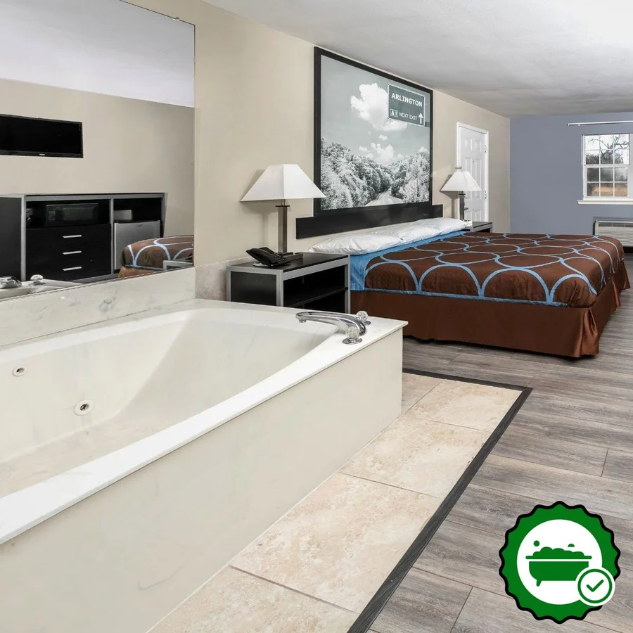 Super 8 by Wyndham Arlington Near at&T Stadium - Verified Jacuzzi In-Room