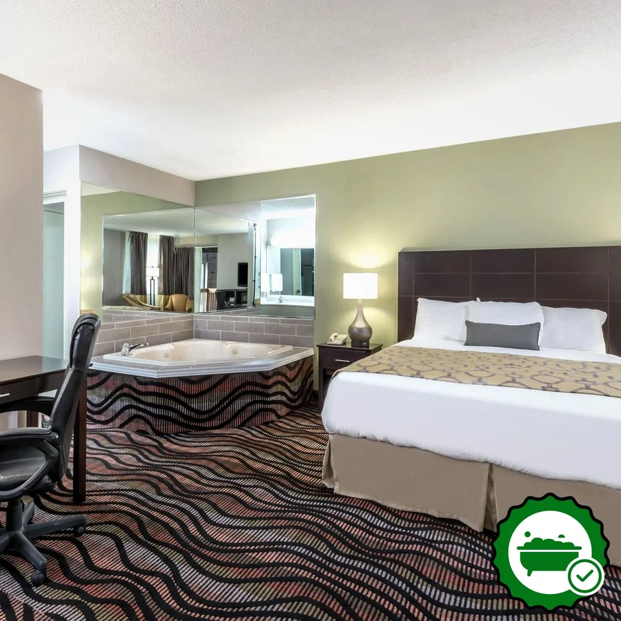Baymont By Wyndham Cambridge - Verified Jacuzzi In-Room