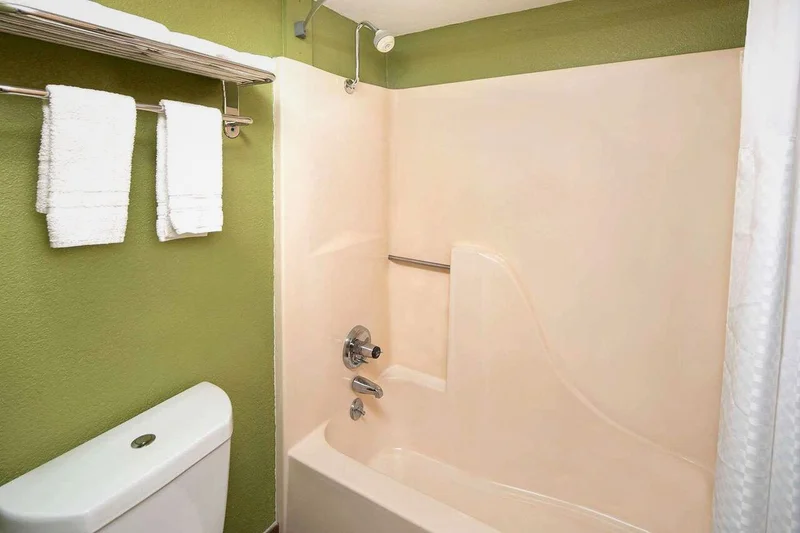 Days Inn by Wyndham Tupelo - Featured hot tub
