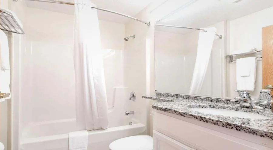 Surestay By Best Western Christiansburg Blacksburg - Featured hot tub