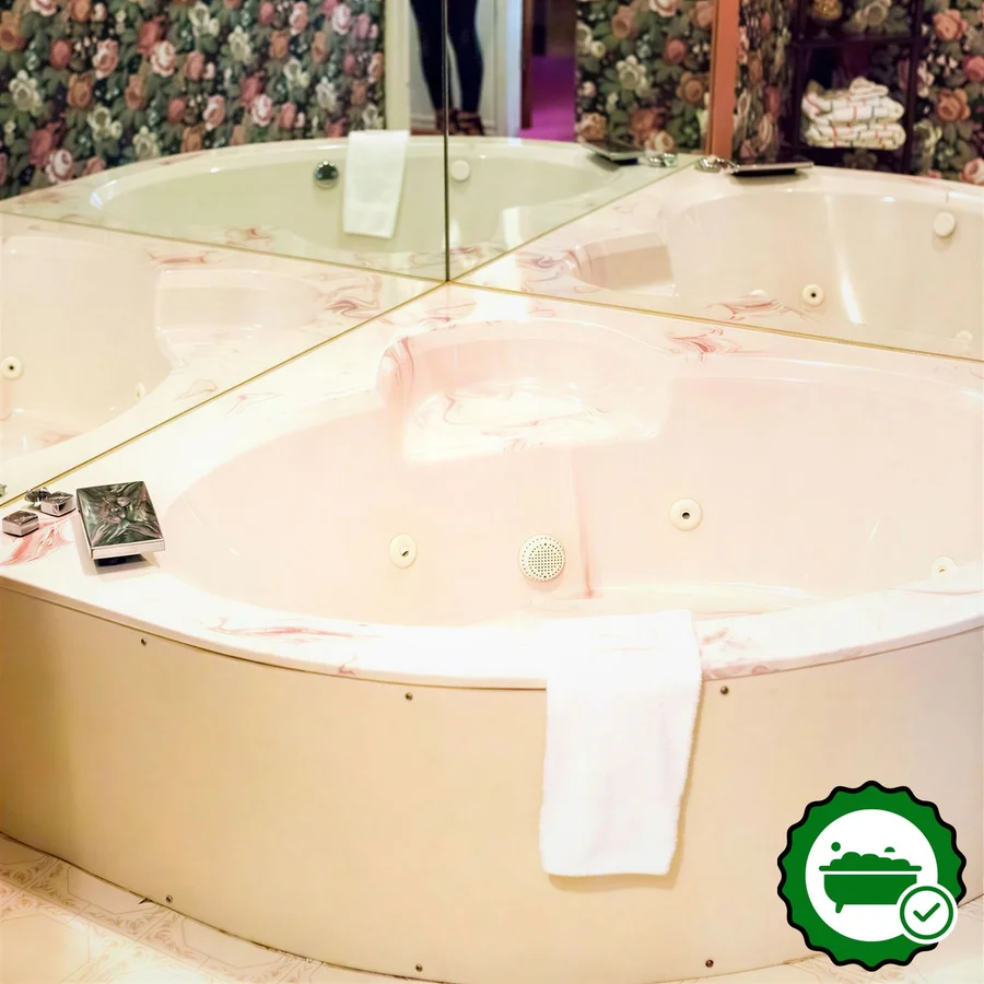 Razorback Lodge - Verified Jacuzzi In-Room