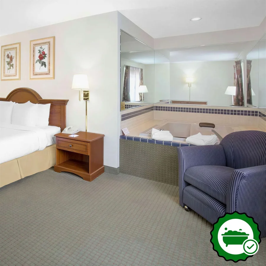Baymont by Wyndham Freeport - Verified Jacuzzi In-Room