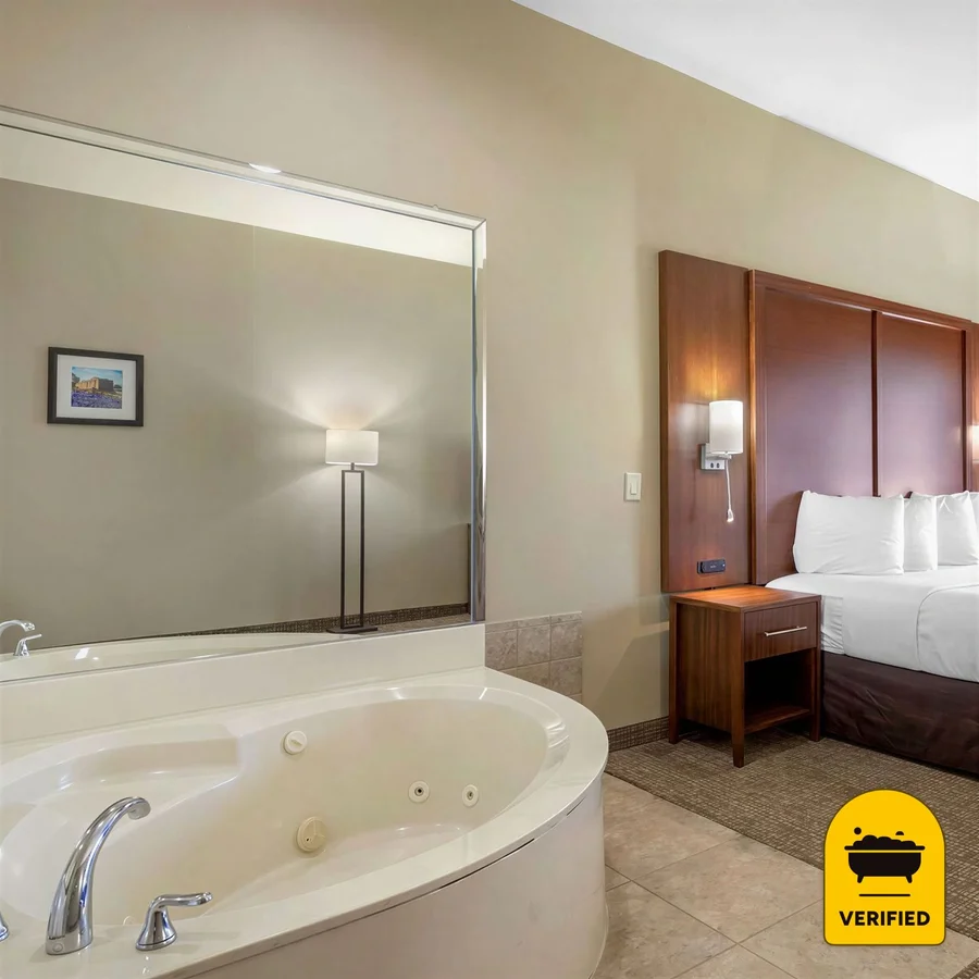 Best Western Texas City: the King Whirlpool Suite in Texas City, TX