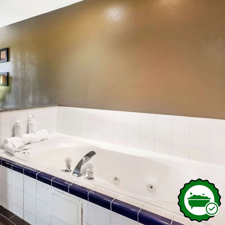 Comfort Inn & Suites Crystal Inn Sportsplex - Verified Jacuzzi In-Room