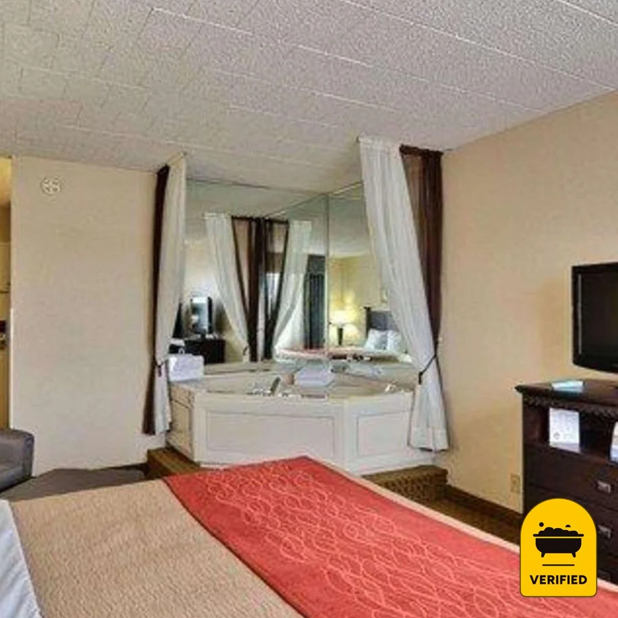 Comfort Inn: the King Jacuzzi Room in Somerset, PA