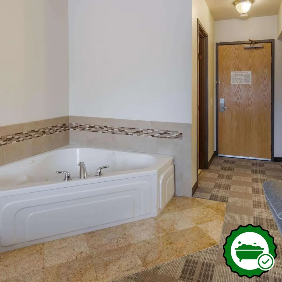 Quality Inn - Verified Jacuzzi In-Room