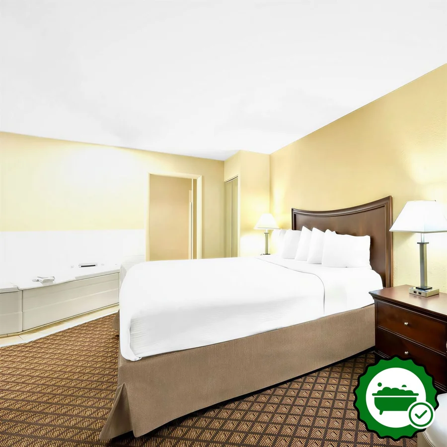 Best Western Coach House - Verified Jacuzzi In-Room