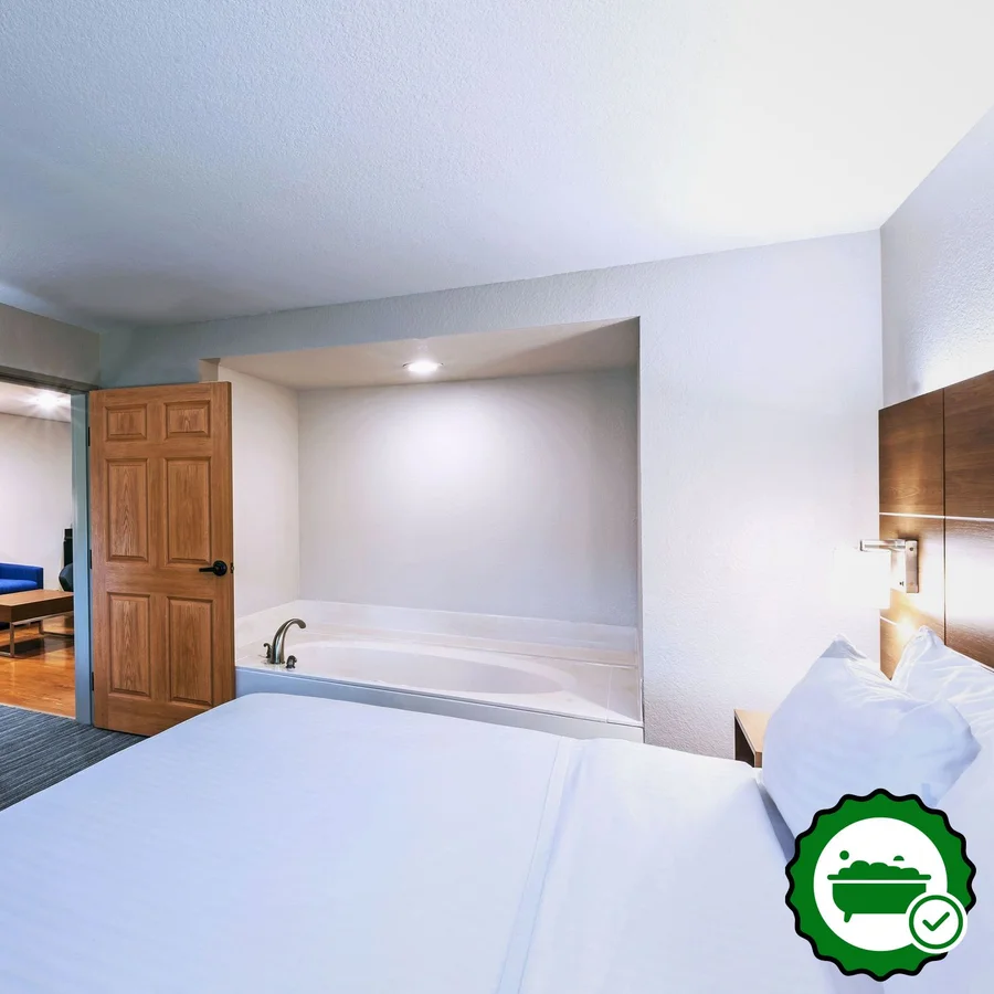 Holiday Inn Express & Suites Tulsa S Broken Arrow Hwy 51 By IHG - Verified Jacuzzi In-Room