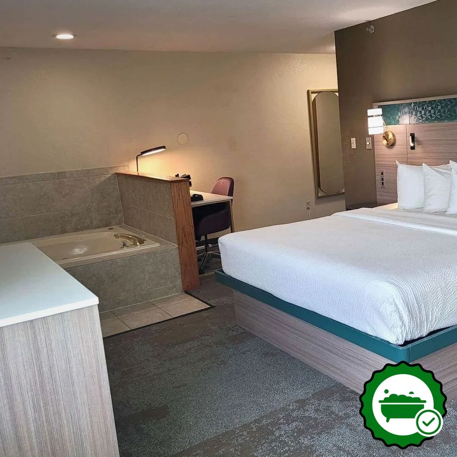 Best Western Plus Altoona Inn - Verified Jacuzzi In-Room