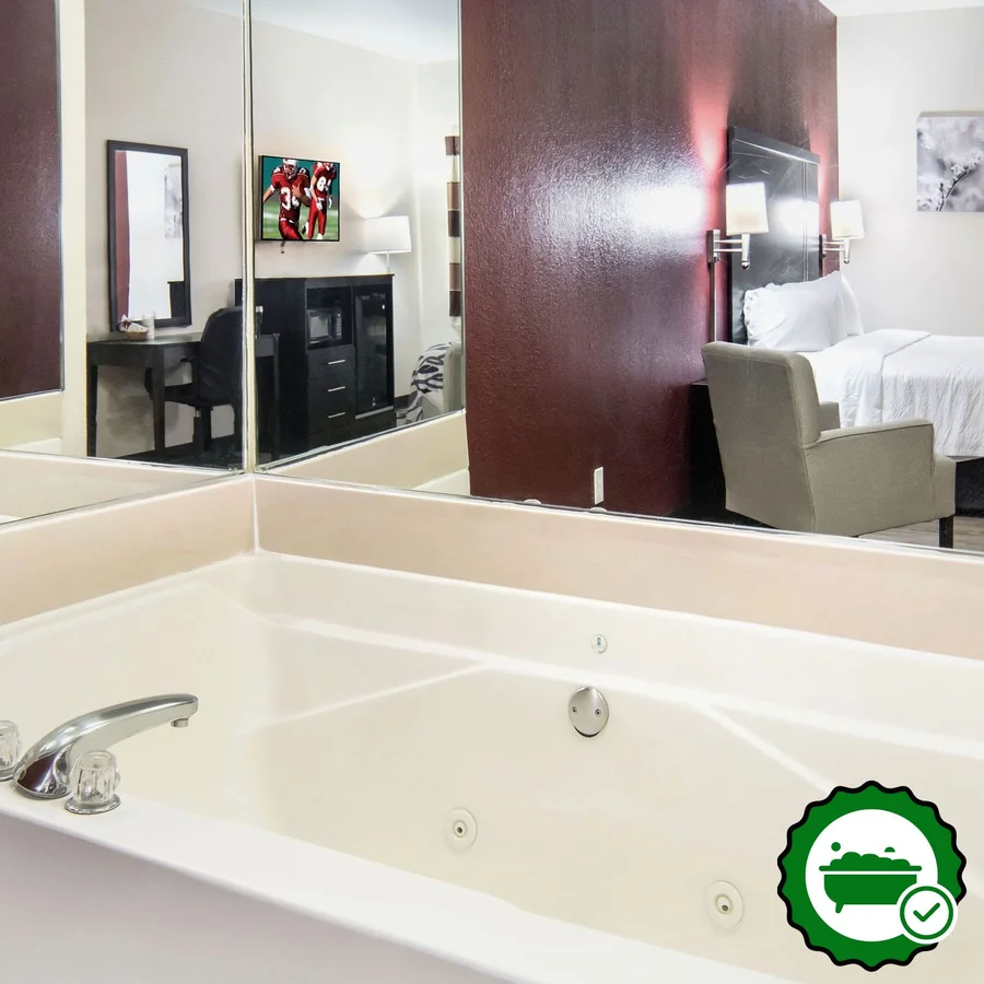 Red Roof Inn Fort Worth - Saginaw - Verified Jacuzzi In-Room