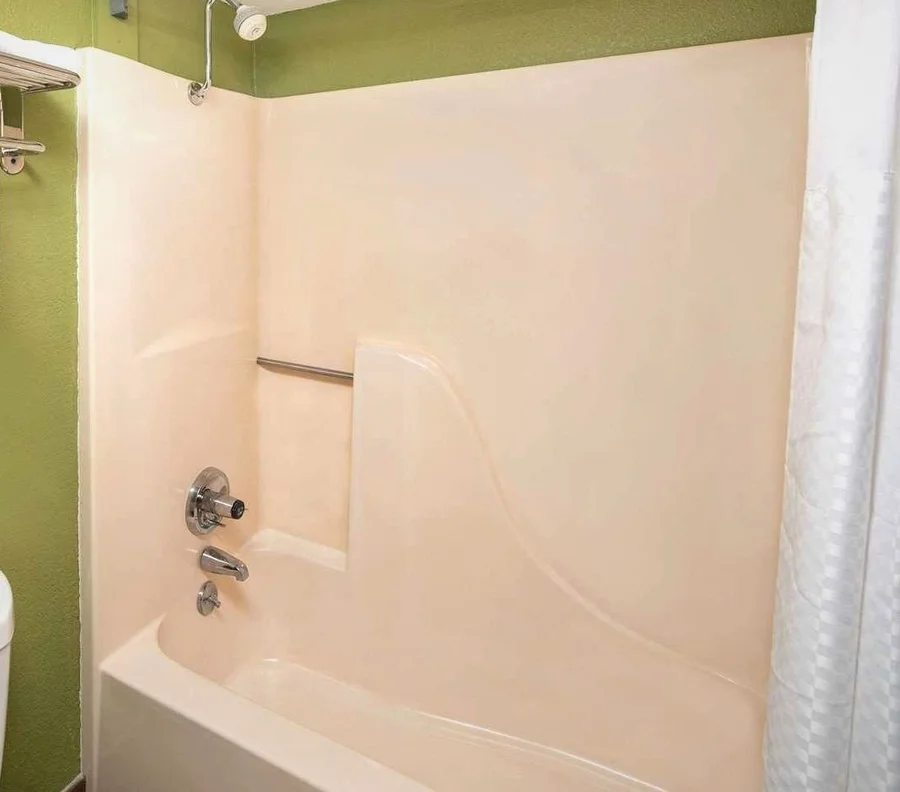 Days Inn by Wyndham Tupelo - Featured hot tub