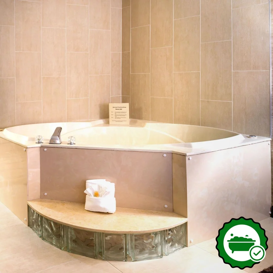 Holiday Inn & Suites Warren, an IHG hotel - Verified Jacuzzi In-Room