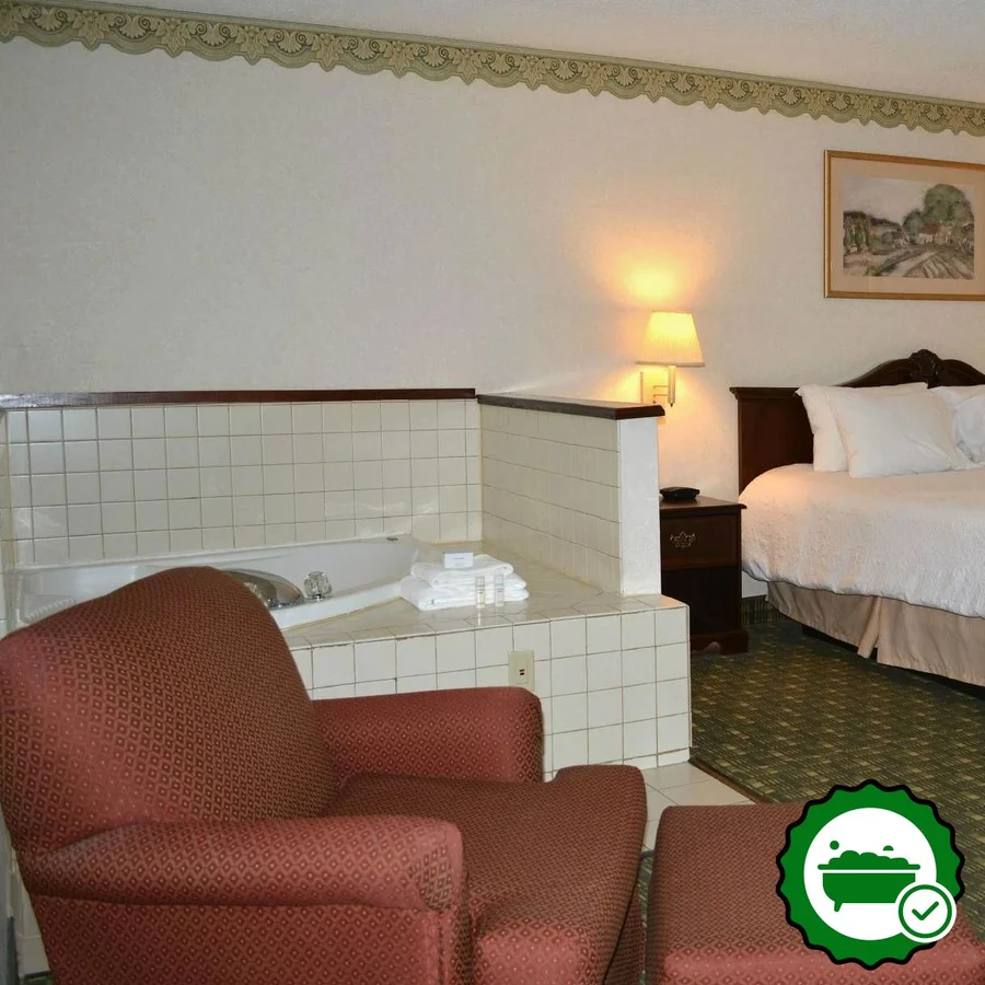 Richfield Inn - Verified Jacuzzi In-Room