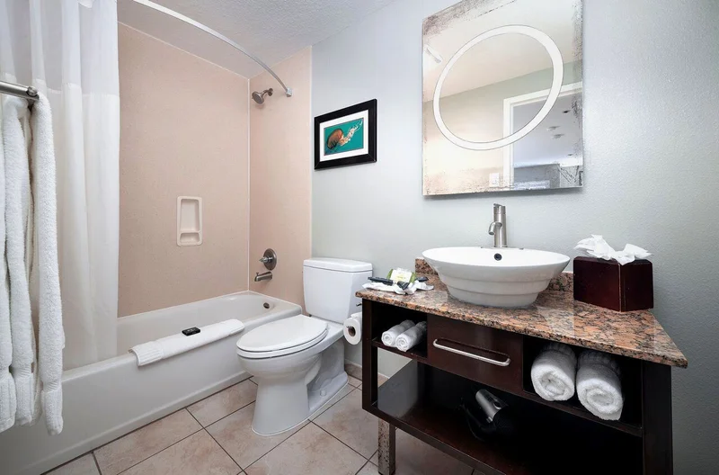 Mariposa Inn and Suites - Featured hot tub