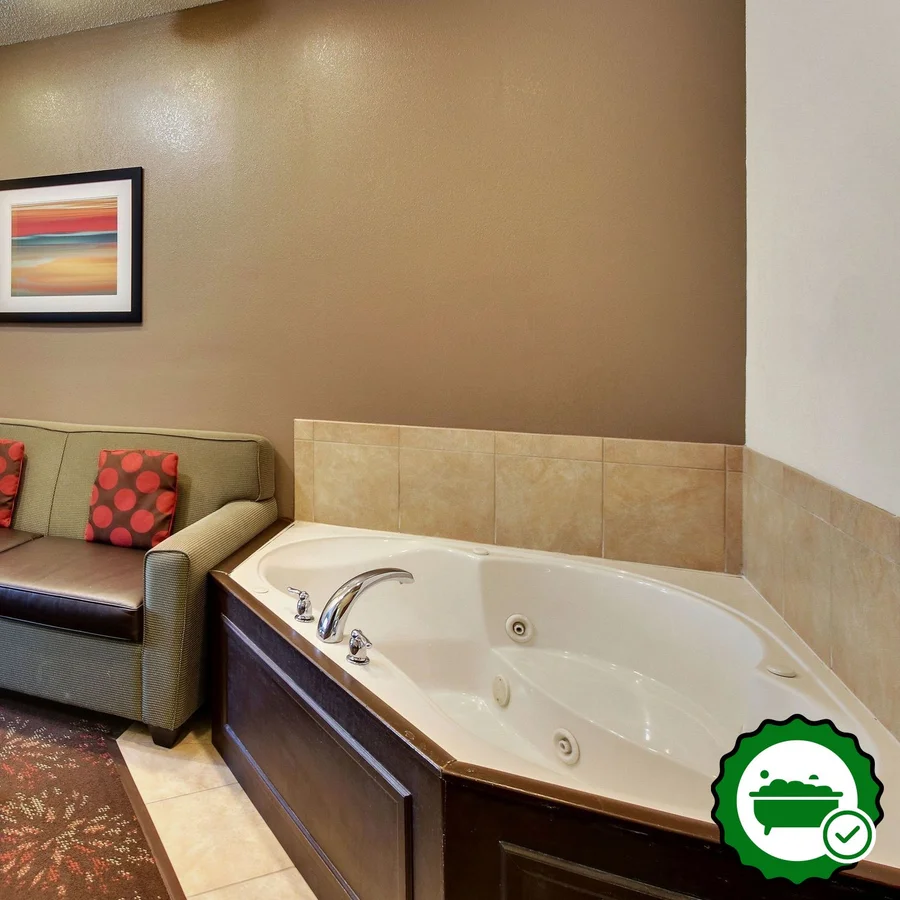 Holiday Inn Express & Suites Lancaster-Lititz, an IHG hotel - Verified Jacuzzi In-Room