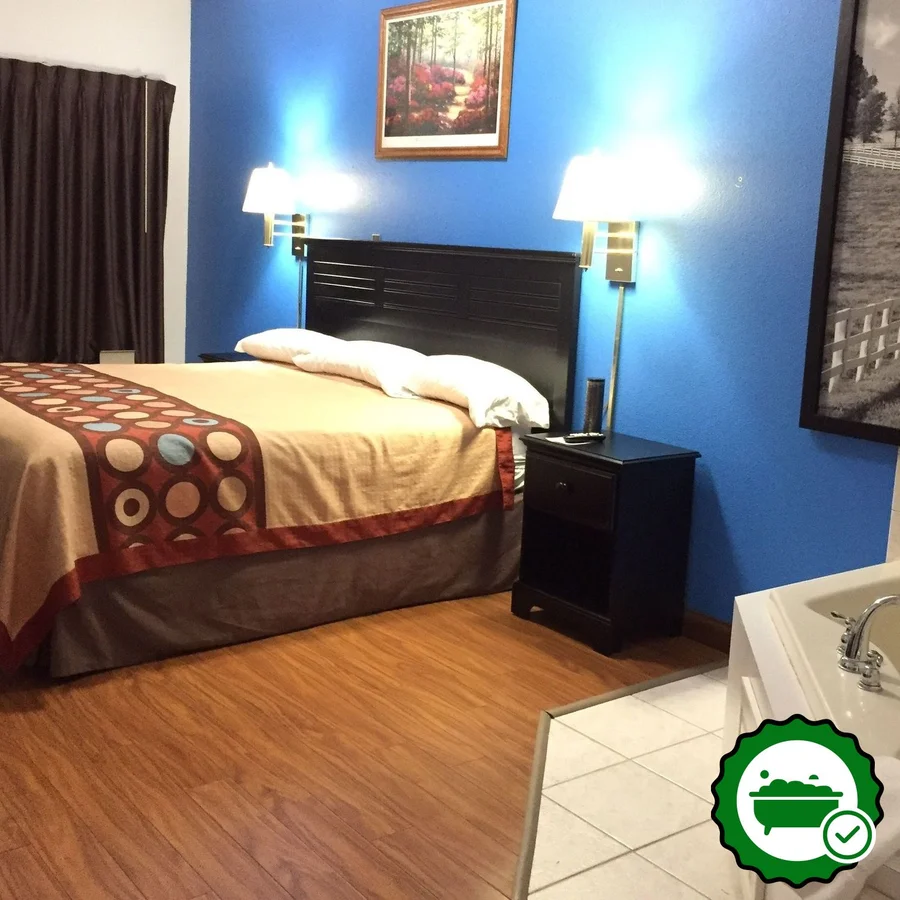 Super 8 by Wyndham Grayson - Verified Jacuzzi In-Room