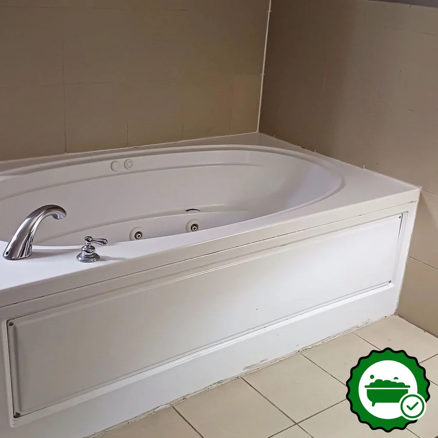 Red Roof Inn & Suites Midland - Verified Jacuzzi In-Room