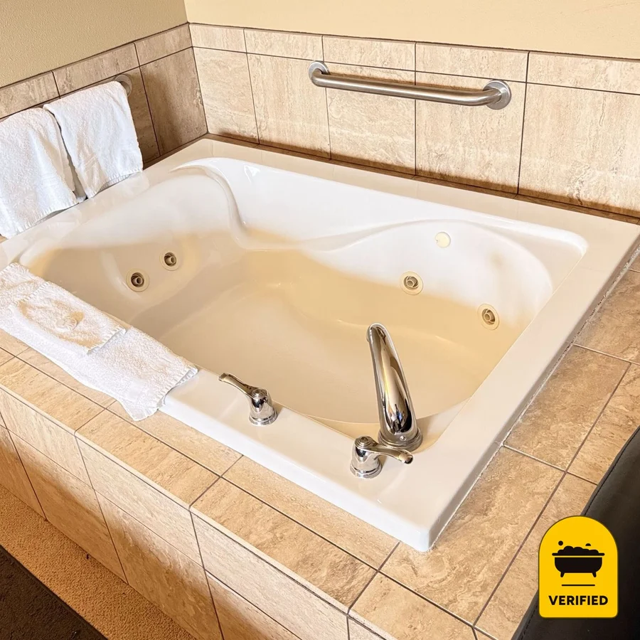 Americas Best Value Inn Big Lake Becker: the King Jetted Tub Suite in Big Lake, MN