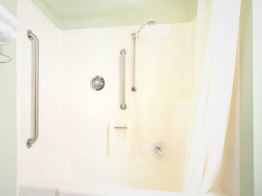 Bison Inn and Suites - Featured hot tub