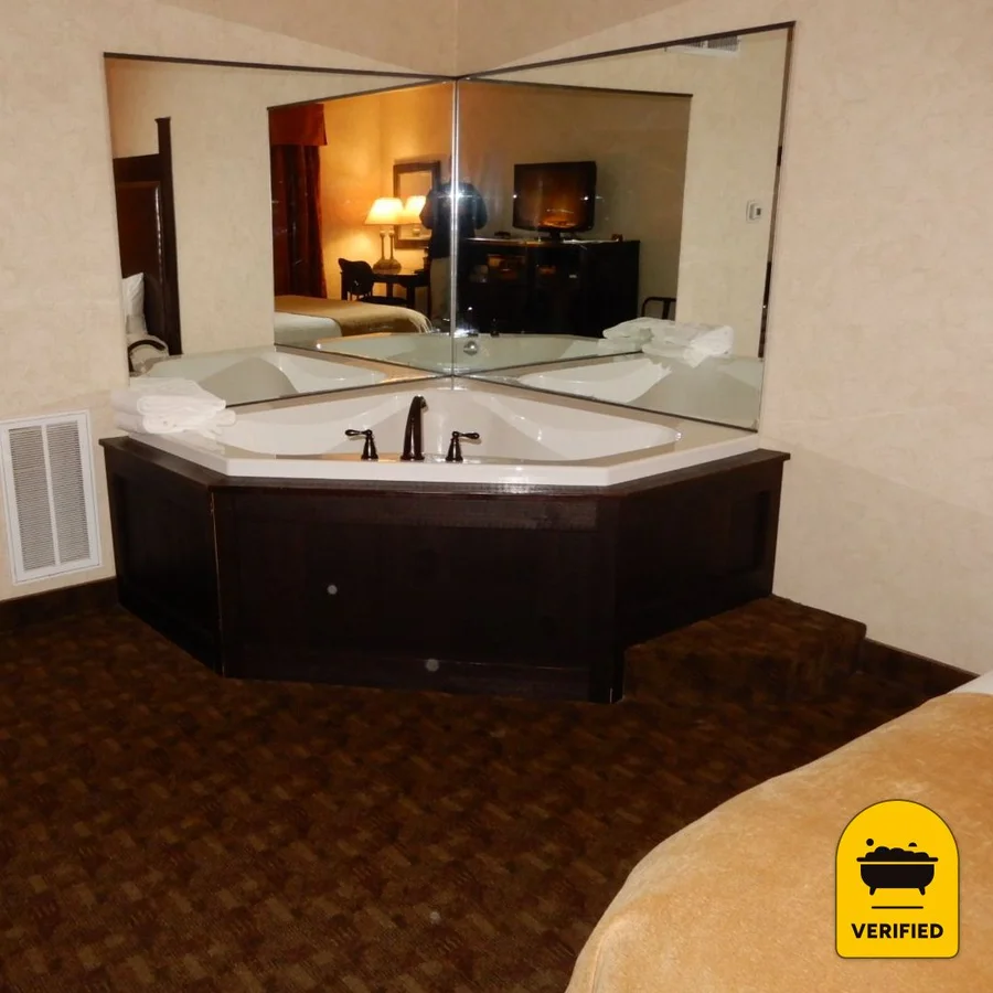 Heritage Hotel, the water